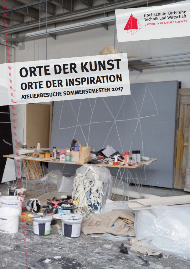 Abbildung eines chaotischen Künstlerarbeitsplatzes mit dem Titel "Orte der Kunst, Orte der Inspiration"